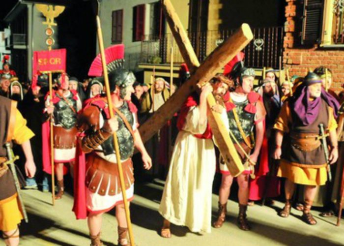 Pasqua, via alle celebrazionitra via Crucis e pranzi solidali