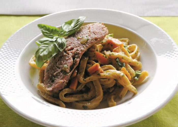 Pasta di pere con salamelle ai profumi