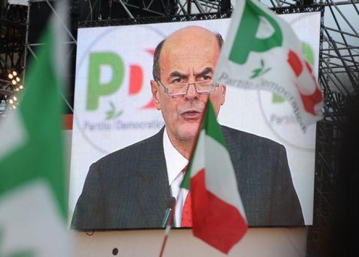 Pd/ Contestazioni e slogan 'antagonisti' al comizio di Bersani
