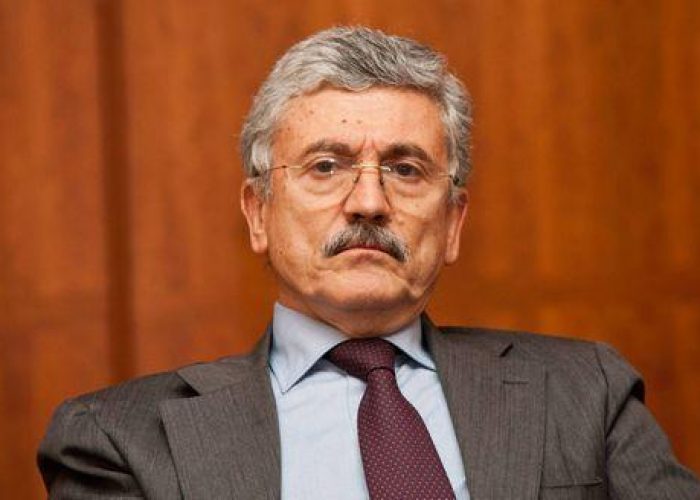 Pd/ D'Alema: Cambiare lo statuto? Già lo ha fatto Bersani...