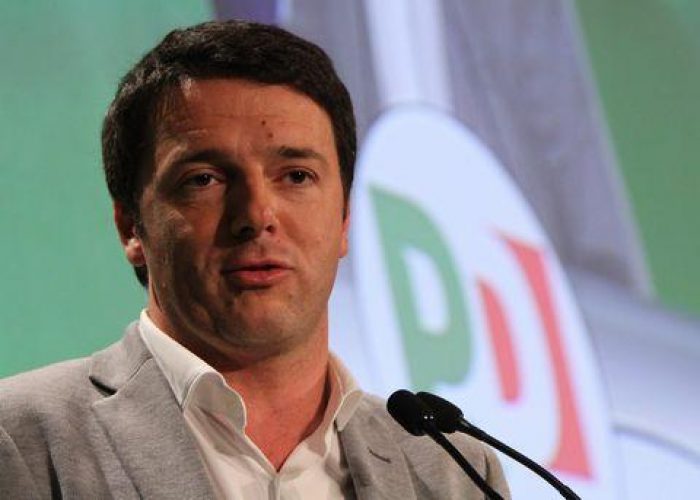 Pd/ Renzi: Governo o partito? Resto a Firenze, scelgo l'Italia