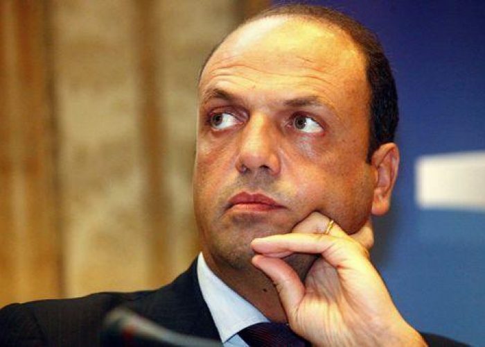 Pdl/ Manovre Berlusconi su 'nuova An'. Domani vede Alfano-Letta