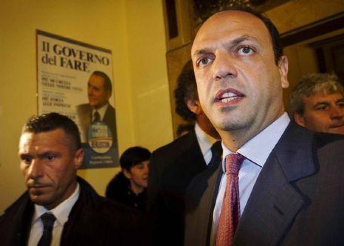Pdl/ Naufragano primarie, Berlusconi punta a 'sganciare' ex An