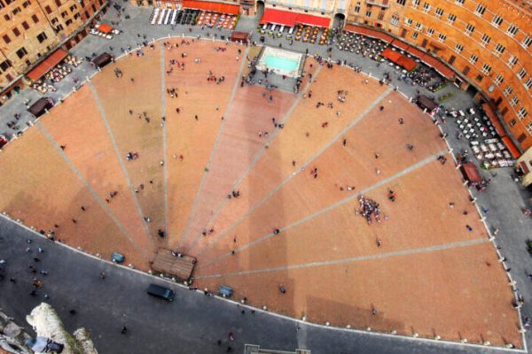 piazza del campo siena nove spicchi