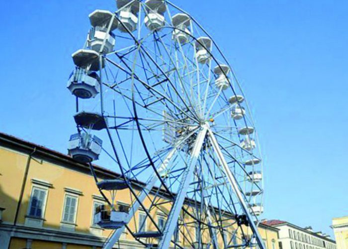 Piazza San Secondo, la ruota panoramica scalzerà il villaggio di Natale?