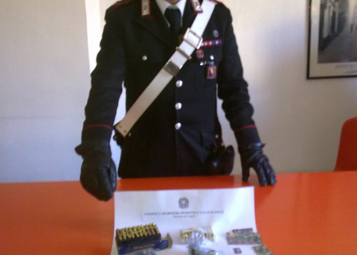 Pistola e 107 proiettili nella stufa,arrestato spacciatore a Canelli