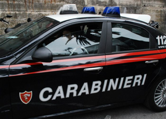 Polizia municipale e carabiniericontrollano un'abitazione di slavi