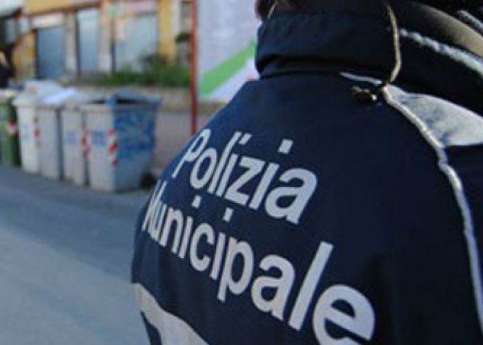 Polizia municipale sorprende ladriInseguimento in auto fino al Borgo