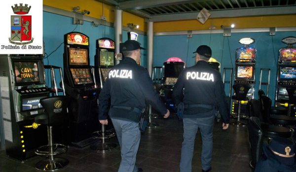 polizia sala slot