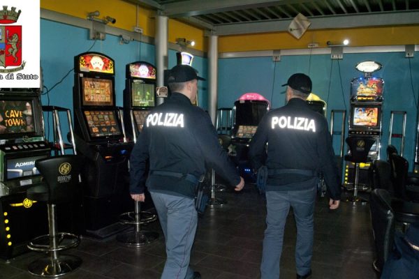 polizia sala slot
