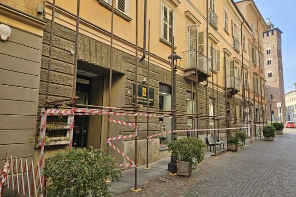 ponteggio via cesare battista