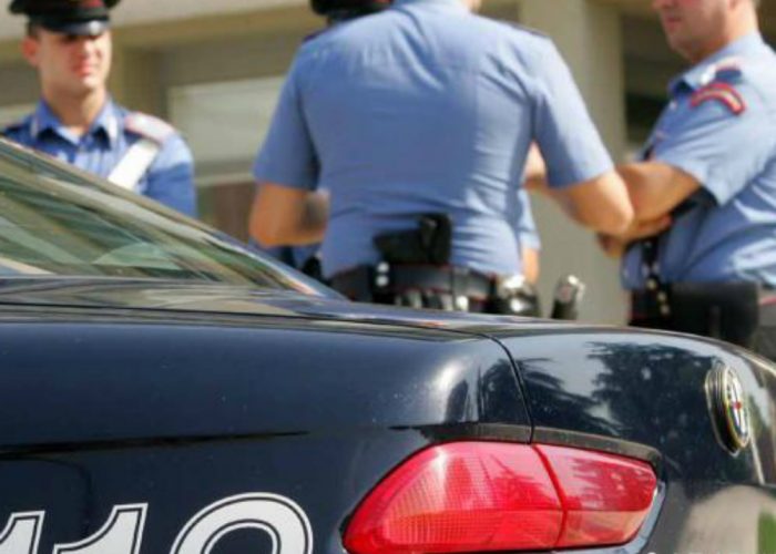 Prima gli ruba l'autoradio e poi gli chiede 30 euro, arrestato per estorsione
