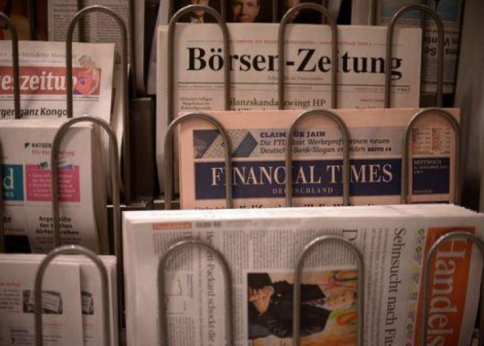 Prima pagina listata a lutto per ultimo giorno Ft Deutschland