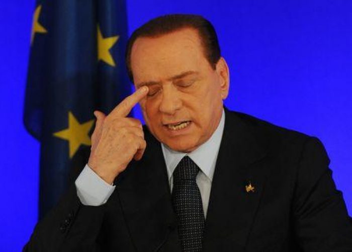 Primarie Pdl/ Berlusconi le boccia, Alfano le difende