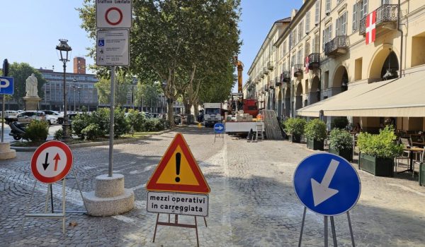 primi lavori in piazza Alfieri per il palio