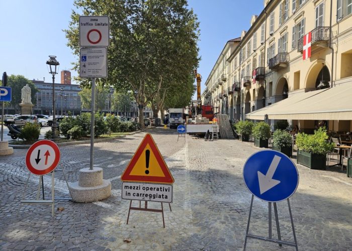 primi lavori in piazza Alfieri per il palio