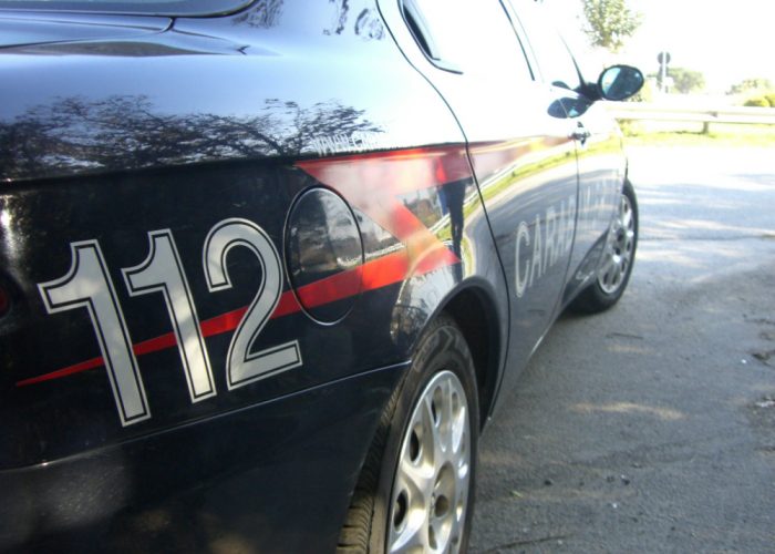 Probabili topi d'appartamento sorpresi dai Carabinieri prima del furto