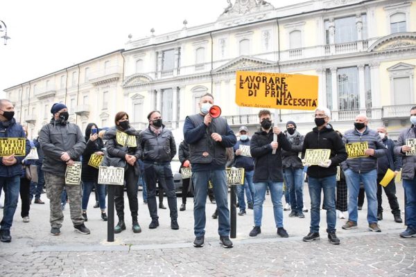 La protesta degli ambulanti di Asti contro il DPCM