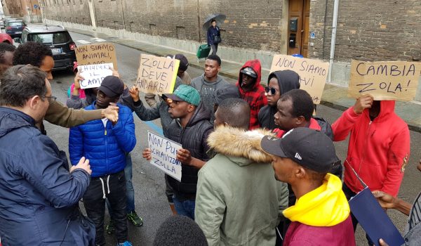 protesta profughi piazza catena