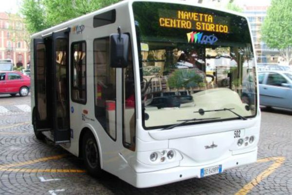 Proteste per il taglio della navetta«Perché hanno penalizzato solo noi?»