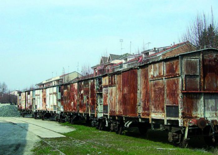 Quei vagoni arrugginiti a Montegrosso
