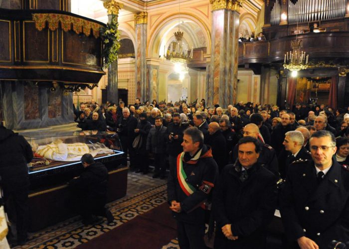 Quel lungo abbraccio a Don Bosco