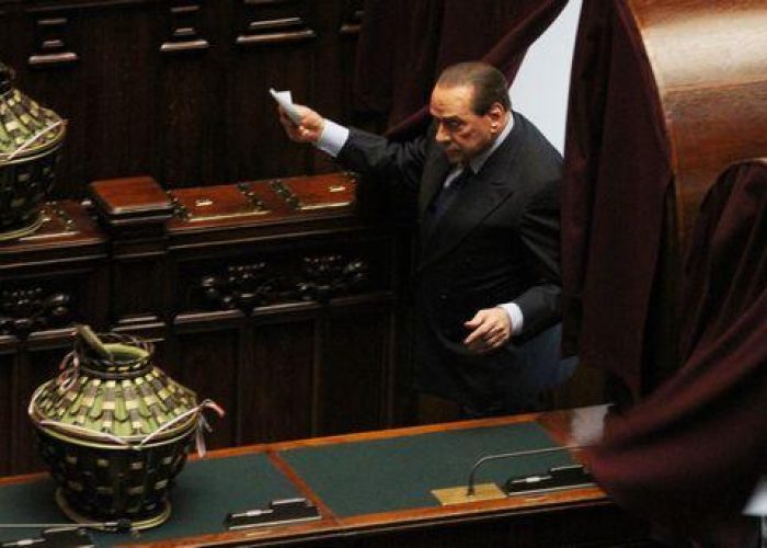Quirinale/ Berlusconi in Aula,scherzi e risa con parlamentari Pdl