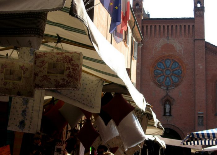 "Astigiani" furbetti pizzicati al mercato del sabato nel centro storico di Alba
