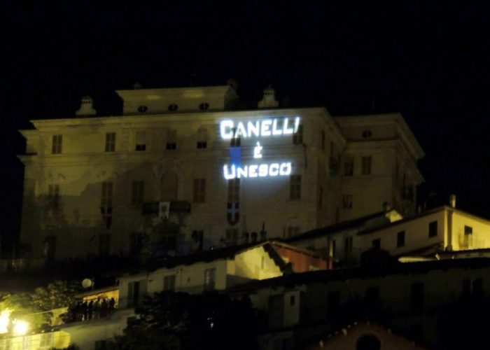 "Canelli è Unesco", la scritta su Castello Gancia e le reazioni dei canellesi