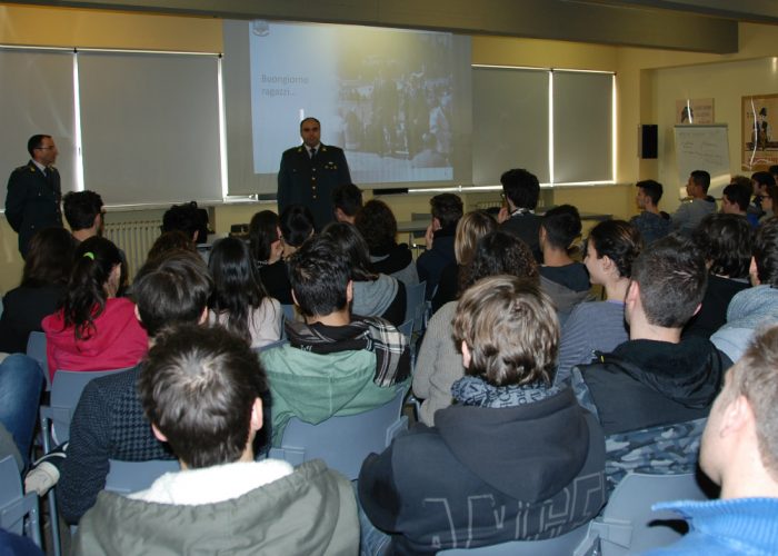 "Educazione alla legalità economica" fa tappa al liceo scientifico "Vercelli"