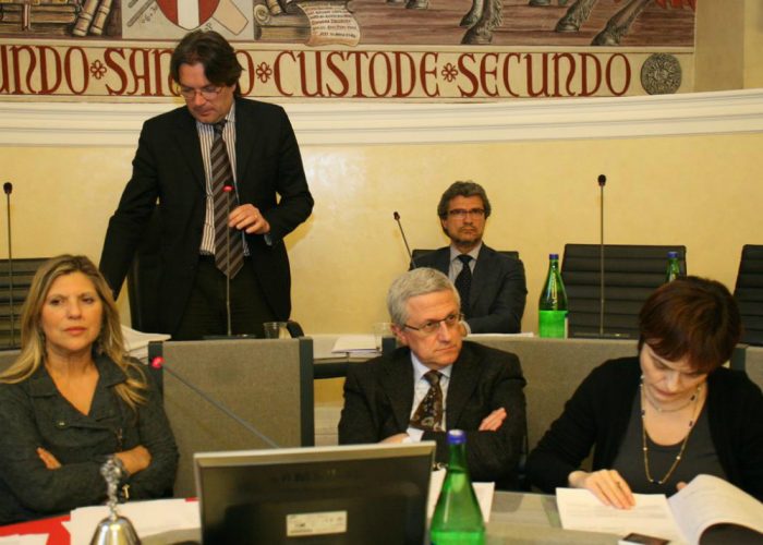 "Guerra, speranza e inevitabili tagli"Cominciata la corsa al bilancio 2013
