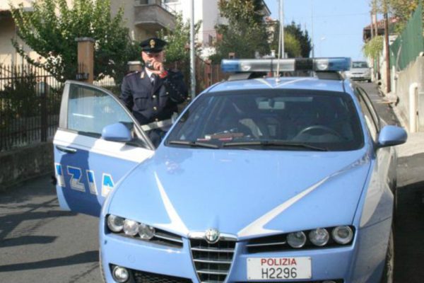"Pronto, polizia? Al parcheggioBabilano stanno scassinando auto"