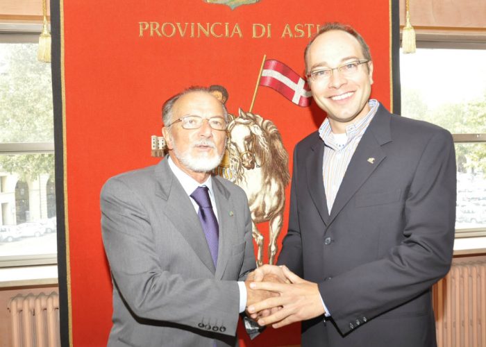 "Voglio vivere così...", uno spettacolo per la Provincia con Enrico Iviglia