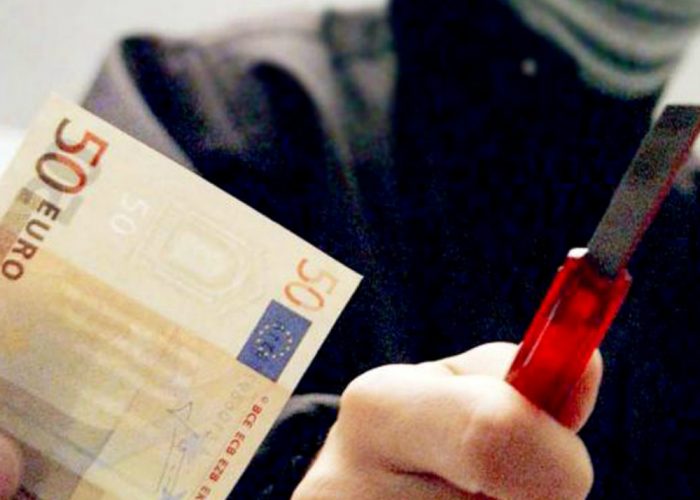 Rapina in strada, indagano i Carabinieri