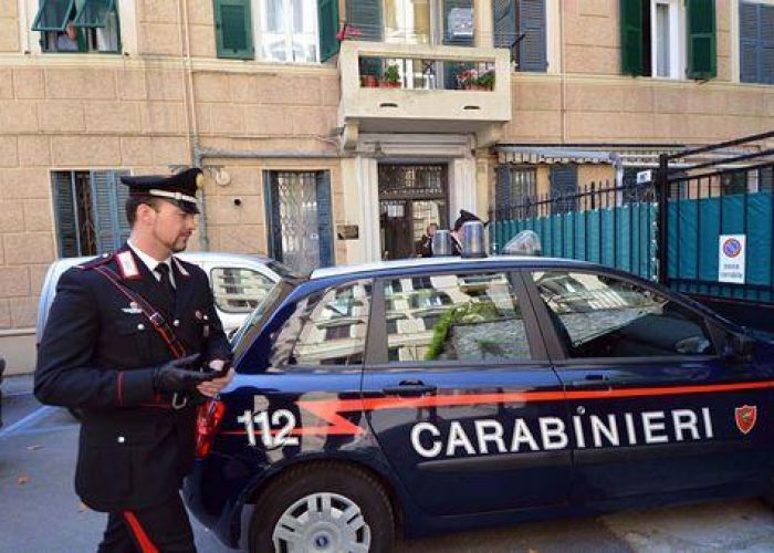 Reggio Emilia, violenze su compagna invalida. Figlio filma tutto