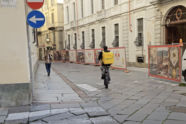 rider contromano piazza alfieri