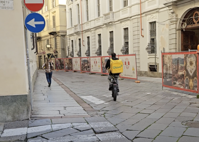 rider contromano piazza alfieri