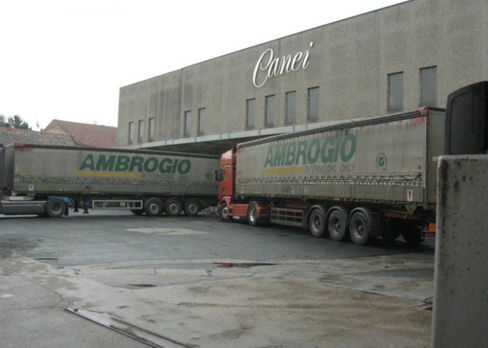 Rimanenze di vino sfusomesse allasta a Canelli