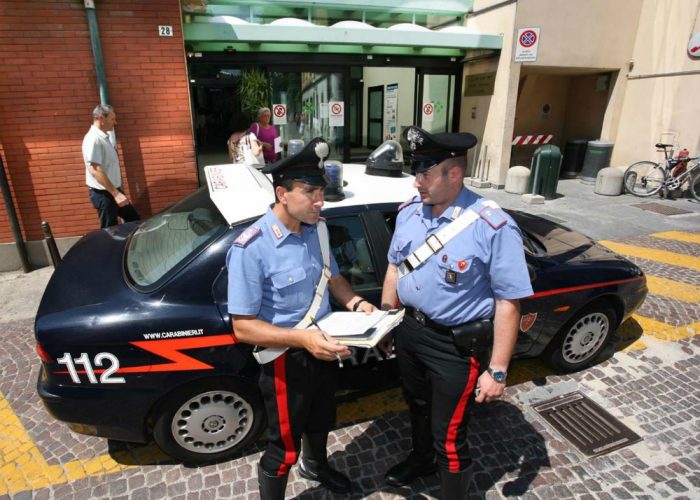 Rissa tra automobilisti ad Alba, ha la peggio un brigadiere dei Carabinieri