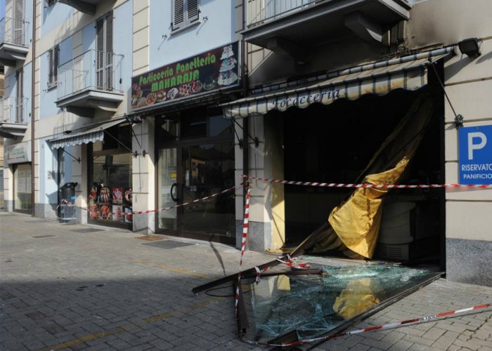 Rogo notturno alla panetteria Maharajadi corso Casale, si sospetta il dolo