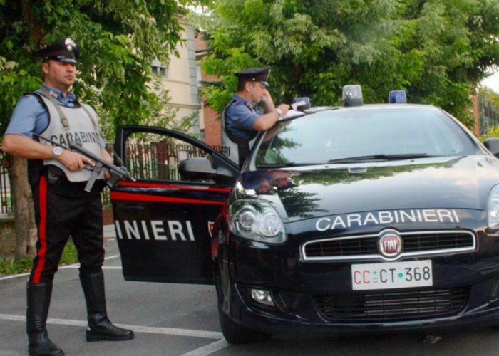 Rubano alimenti nel supermercatoche devono ristrutturare