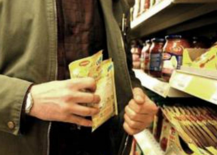 Rubano formaggi e schiuma da barba,due denunciati dai carabinieri di Alba