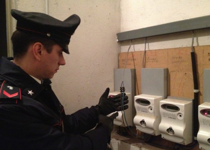 Rubavano elettricità per alimentare il caravanArrestati tre giostrai a Castagnole Lanze