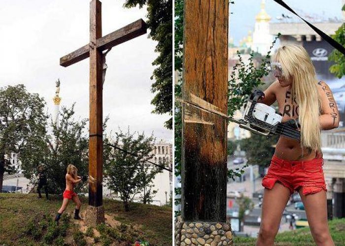 Russia/ Ucraine FEMEN segano croce in sostegno Pussy Riot