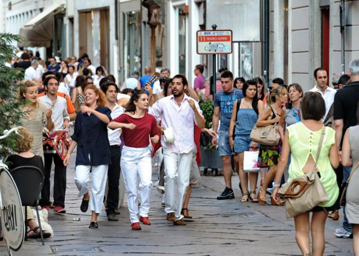 Sabato via ai saldi,attesi sconti per arginare la crisi