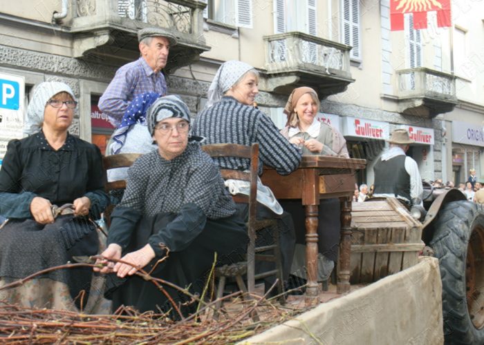 Sagre, il programma della sfilatastorica di pro loco in pro loco