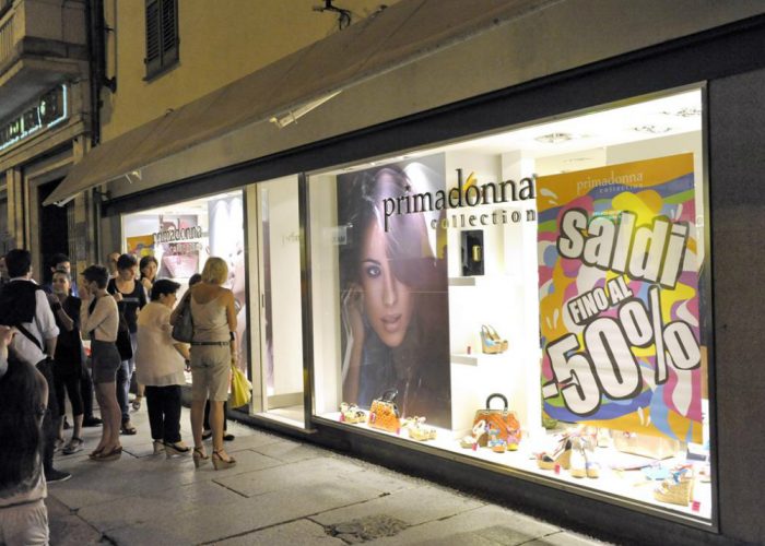 Saldi da sabato, giovedì anteprimanei negozi astigiani con i ribassi