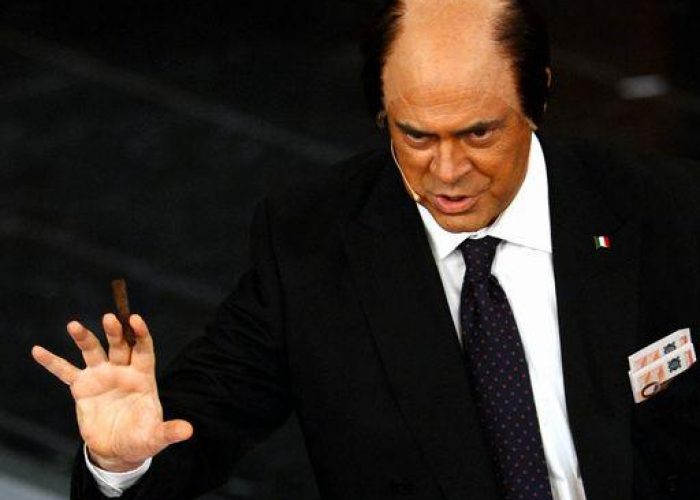 Sanremo/ Bersani: Crozza? Facciamoci risata, fa bene a polmoni