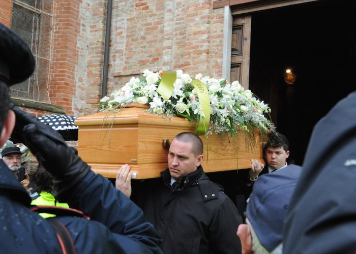 «Sarai sempre un esempio per noi»Il pianto dei figli al funerale di Elena