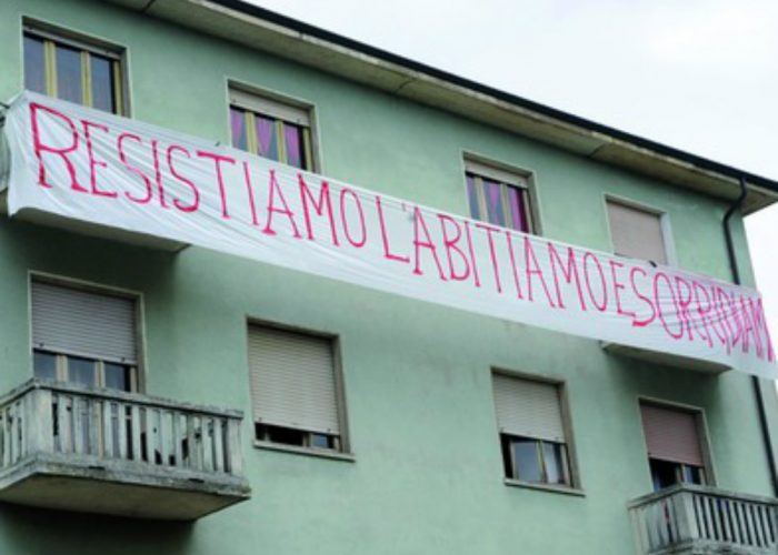 Scade oggi il rinvio della casa occupata